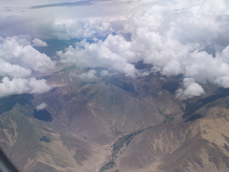 Flying over the Tibetan plateau