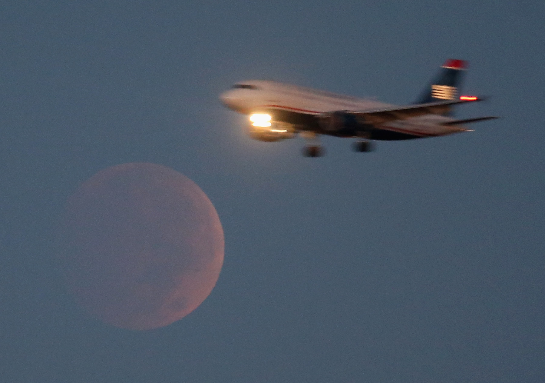 Check out amazing photos of last night's lunar eclipse and blood moon
