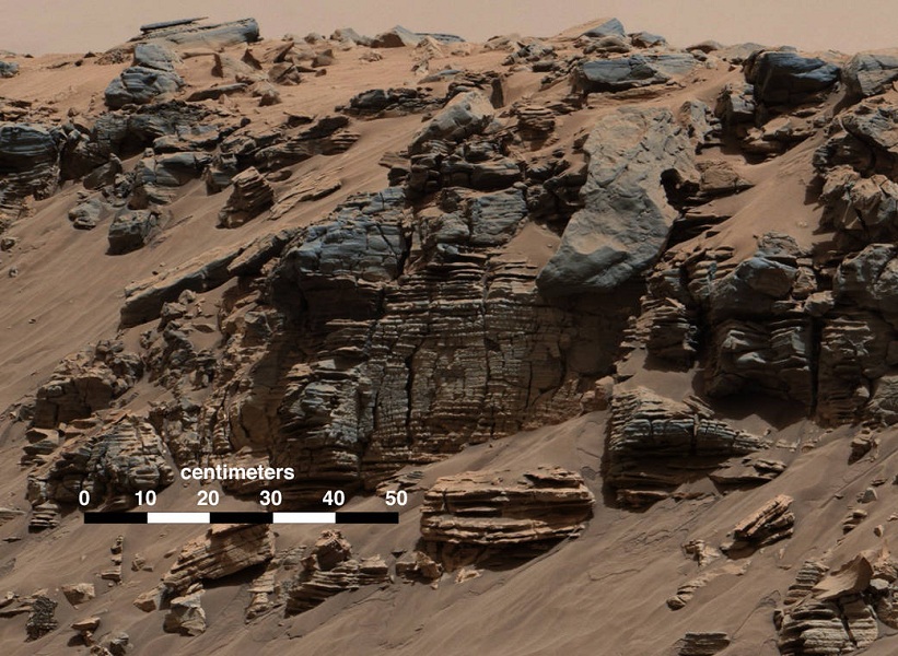 Sedimentary Signs of a Martian Lakebed