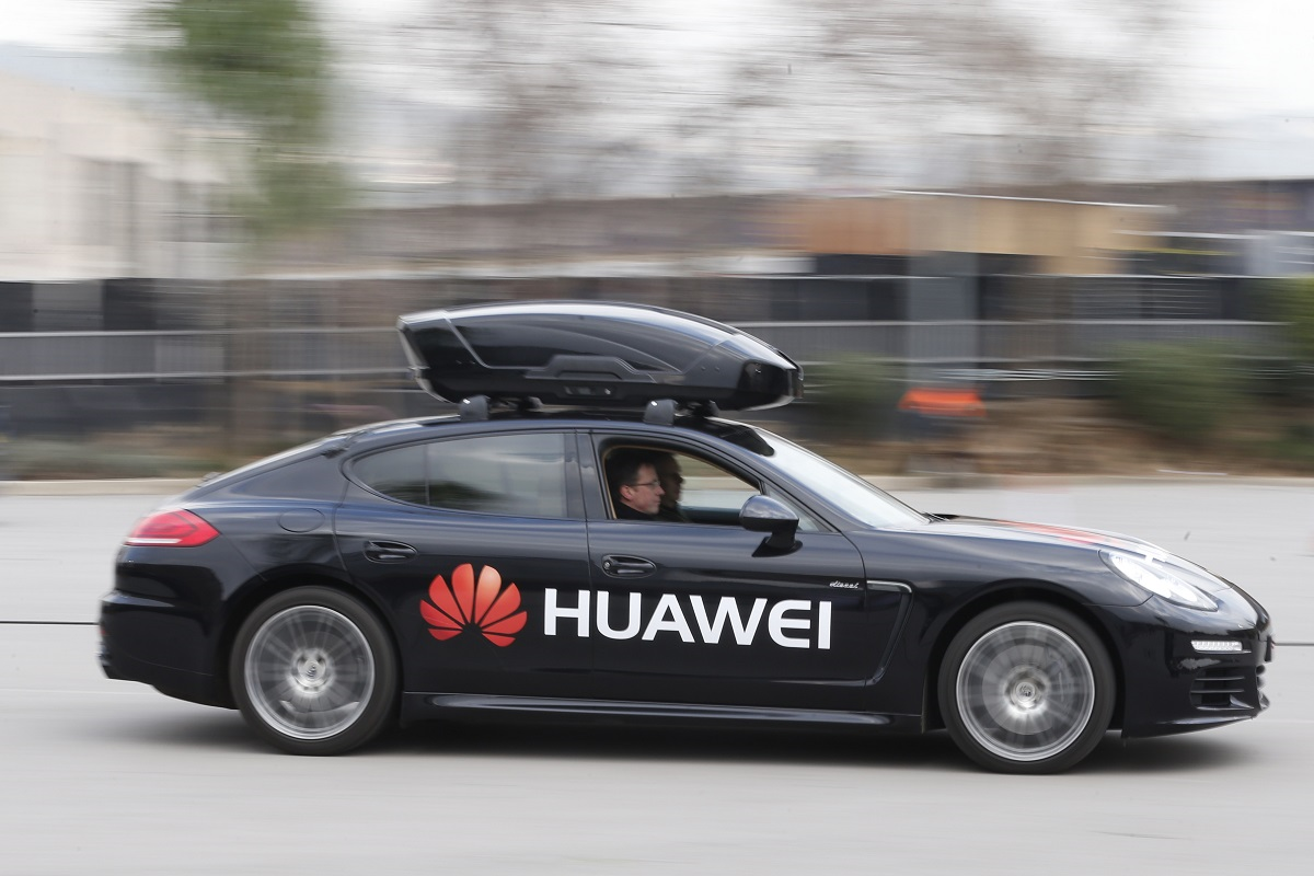 The Huawei Mate 10 Pro Just Drove A Porsche: Look Ma, No Hands!