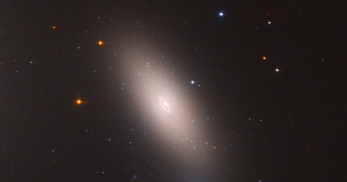 Hubble Space Telescope Captures 10-Billion-Year-Old ‘Relic’ Galaxy