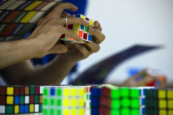 Speedcuber From Australia Breaks Rubik S Cube World Record Tech