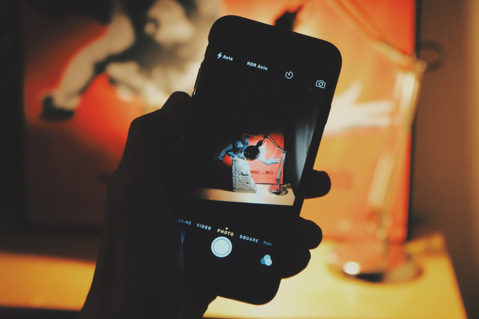DXOMark Reviews the Selfie Camera of Apple's Latest Flagship Phones