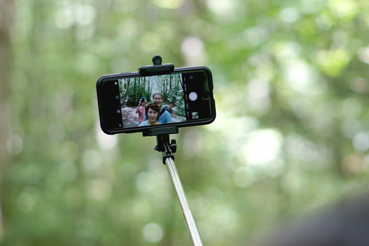 Why Vloggers Prefer Selfie Stick Over Tripods; Amazon Top Tripods and Selfie Sticks