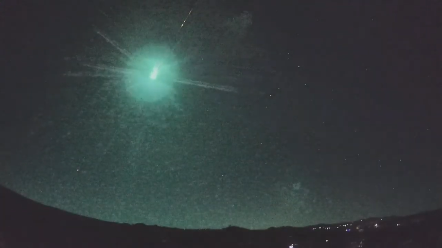 [Video] Here's Why Meteor Fireball Streak Were Seen in U.S States; Expect 3 Meteors Per Hour Every Night Using Telescope
