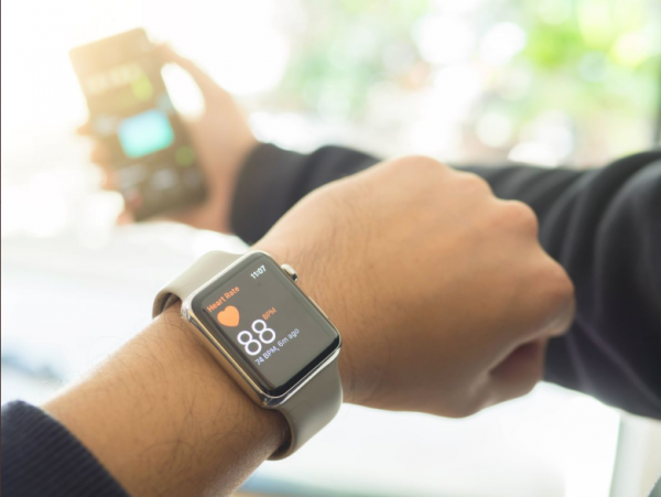 Apple Watch Series 7, Samsung Galaxy Watch 4 Soon to Monitor Blood