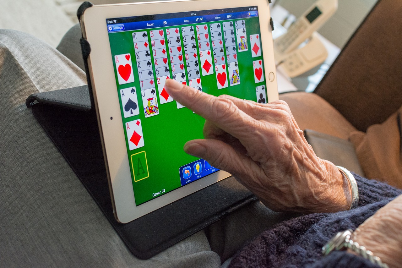 How a Specially Designed Tablet for Senior Help Aging Adults? 