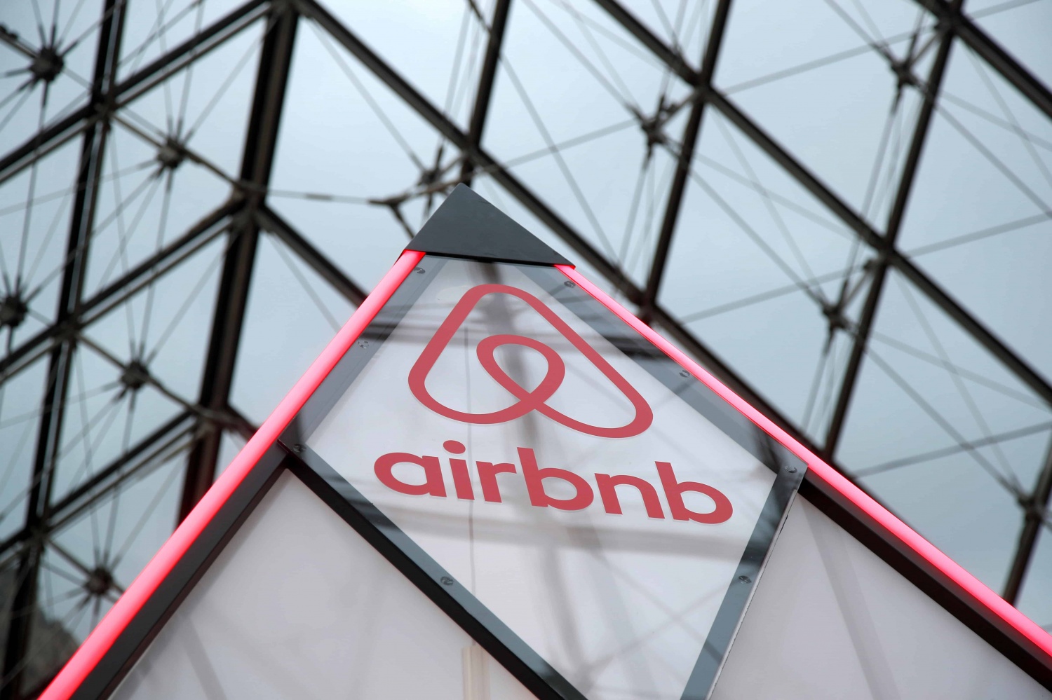 Report AirBnb Sacks Contractors, Cancels Summer Internships; Is It For