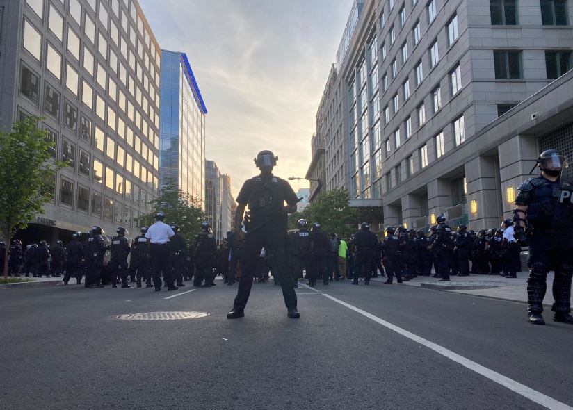 Breaking Us Police Disperses Protesters Near White House Rubber Bullets And Tear Gas Fired 