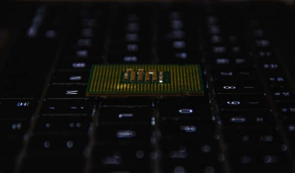 Intel New Chip Flaws Lead to Plundering Crypto Keys from Its Ultrasecure SGX