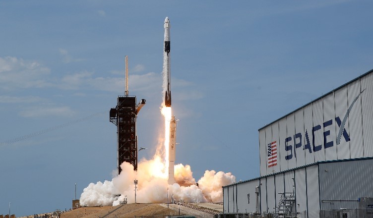 Elon Musk's SpaceX Hired by The Pentagon for Secret Spy Missions, Beating Amazon's Jeff Bezos 