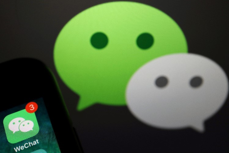 US Ban: Nearly ALL Chinese Users Ready to Throw iPhone if WeChat Won't be Available 