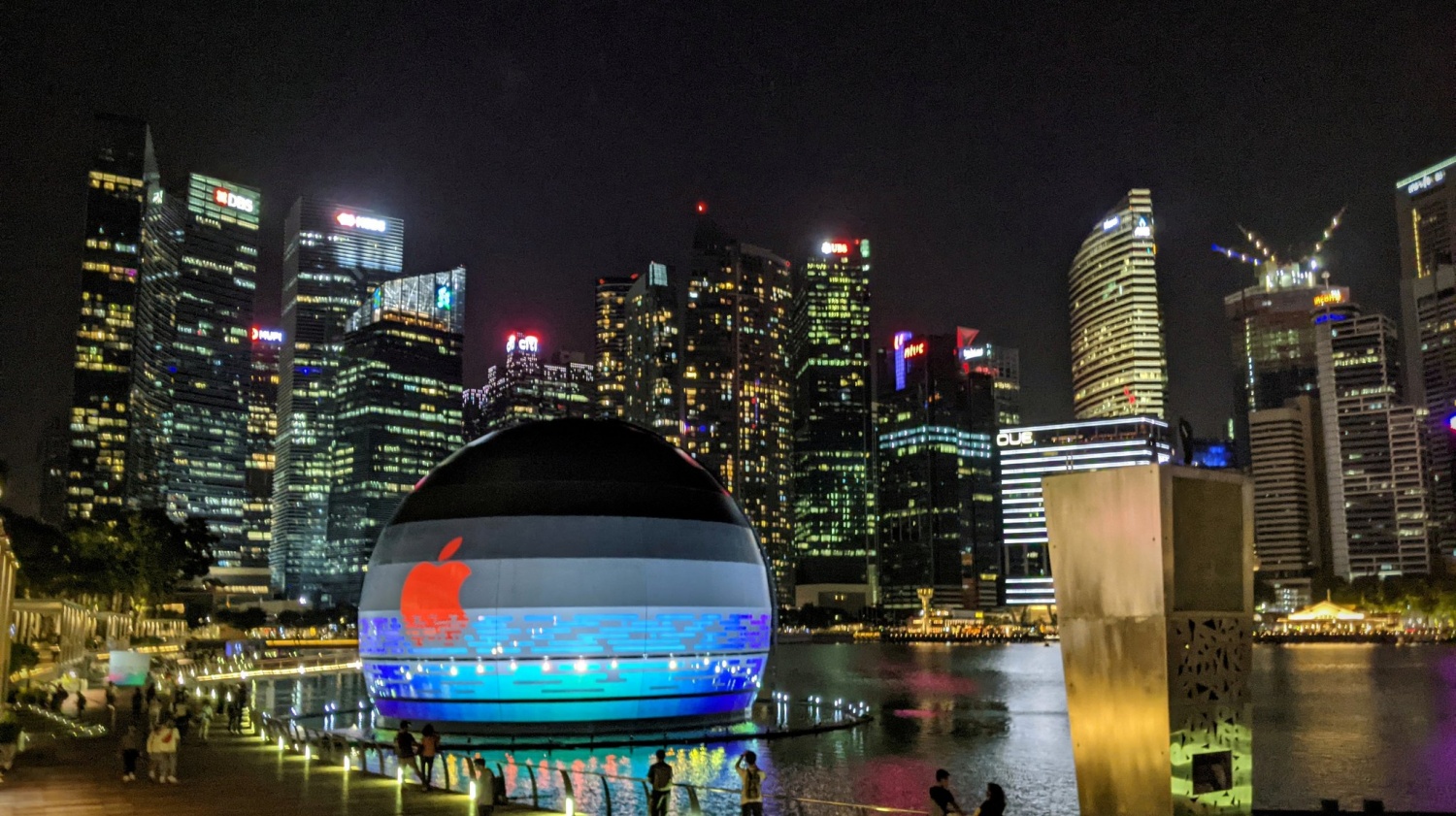 Floating Apple Store With Sphere-Shaped Design to Open in Singapore