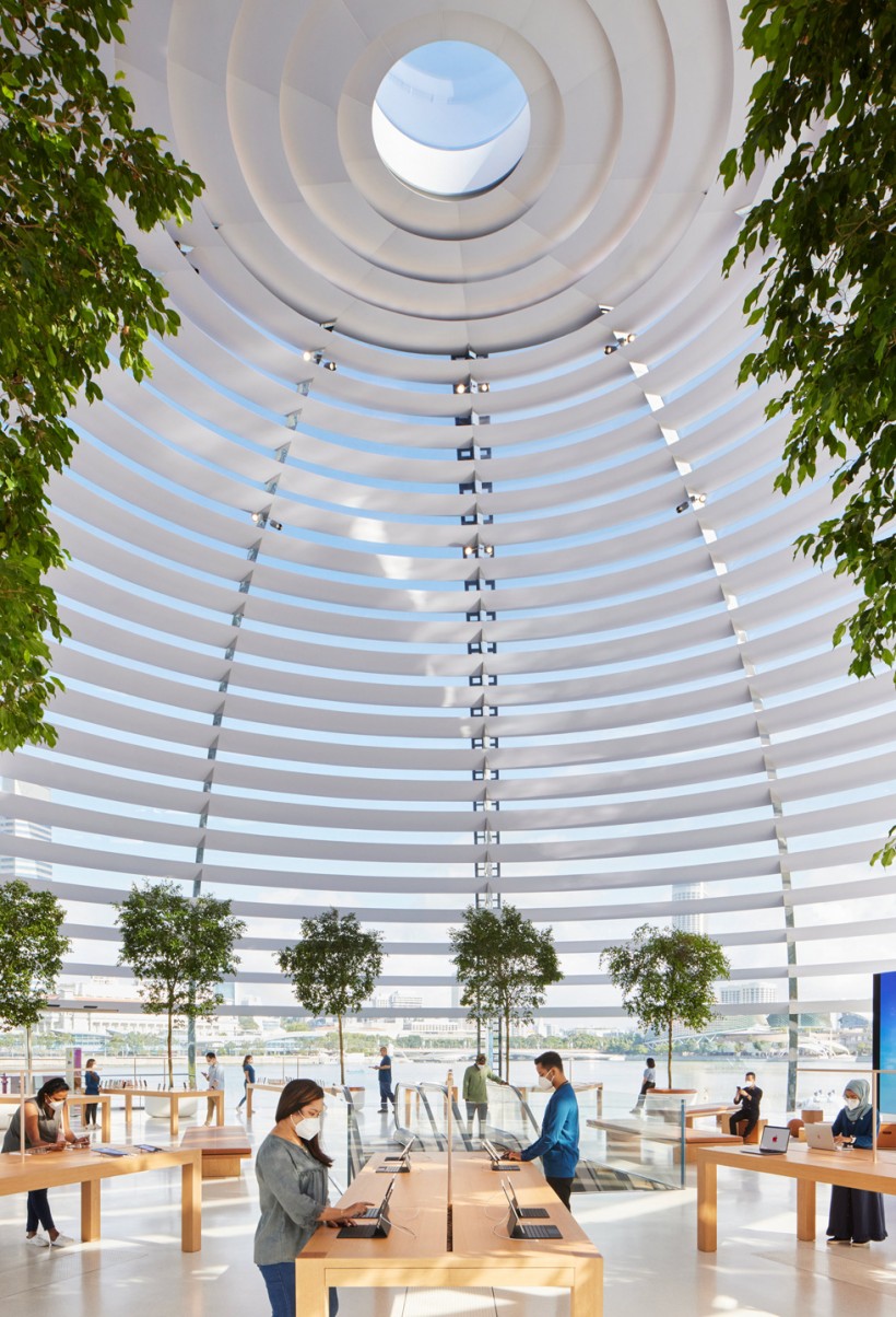 FUN FACT: Apple's Marina Bay Singapore Store Built From 114 Glasses, Inspired by Rome's Pantheon