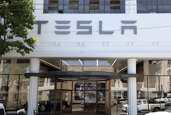 Experts Say Tesla Could Dominate Rivals, Even If Its Battery Plans Fail; Here's Why