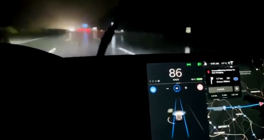 [Look] Here's How Tesla's Autopilot Works in Heavy Rain