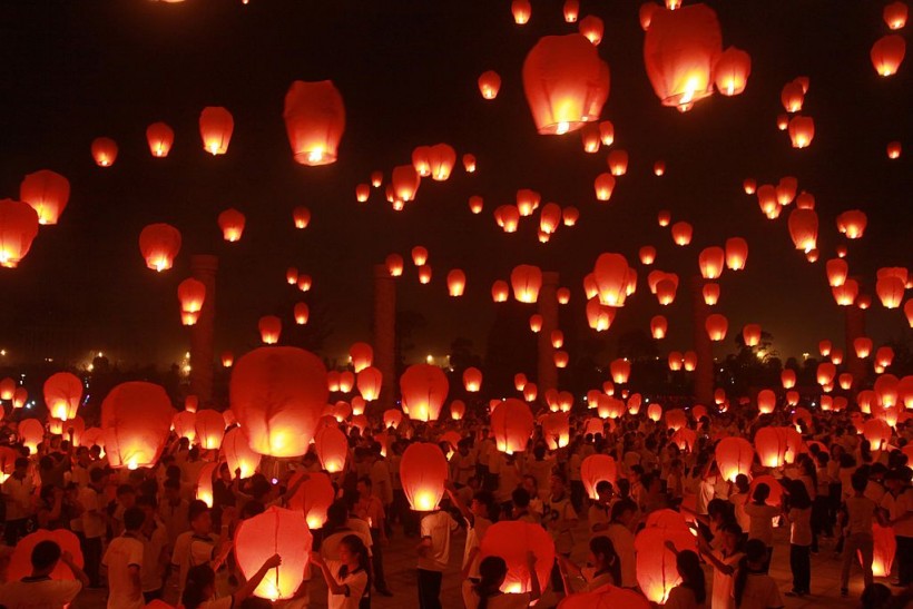 People Launch Kongming Laterns For The Mid-autumn Festival In Yichun