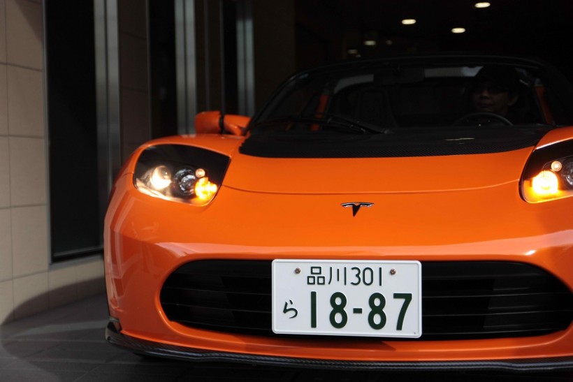 A Tesla Roadster Sport model sporting Shinagawa license plates.