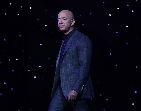 Ever Wonder How Jeff Bezos Turn Amazon Into 'Everything Store'? It Only Takes 1 Email; Here's How He Did