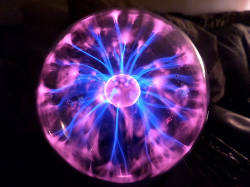 Nikola Tesla style plasma lamp with plasma filamaments.