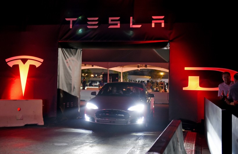 Tesla Electric Bus? Elon Musk Makes Slip of the Tongue Tweet