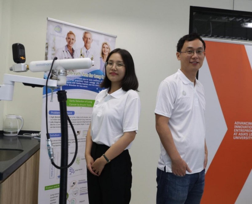 Singaporean Company Develops Breathalyser for COVID-19 Tests in a Minute 