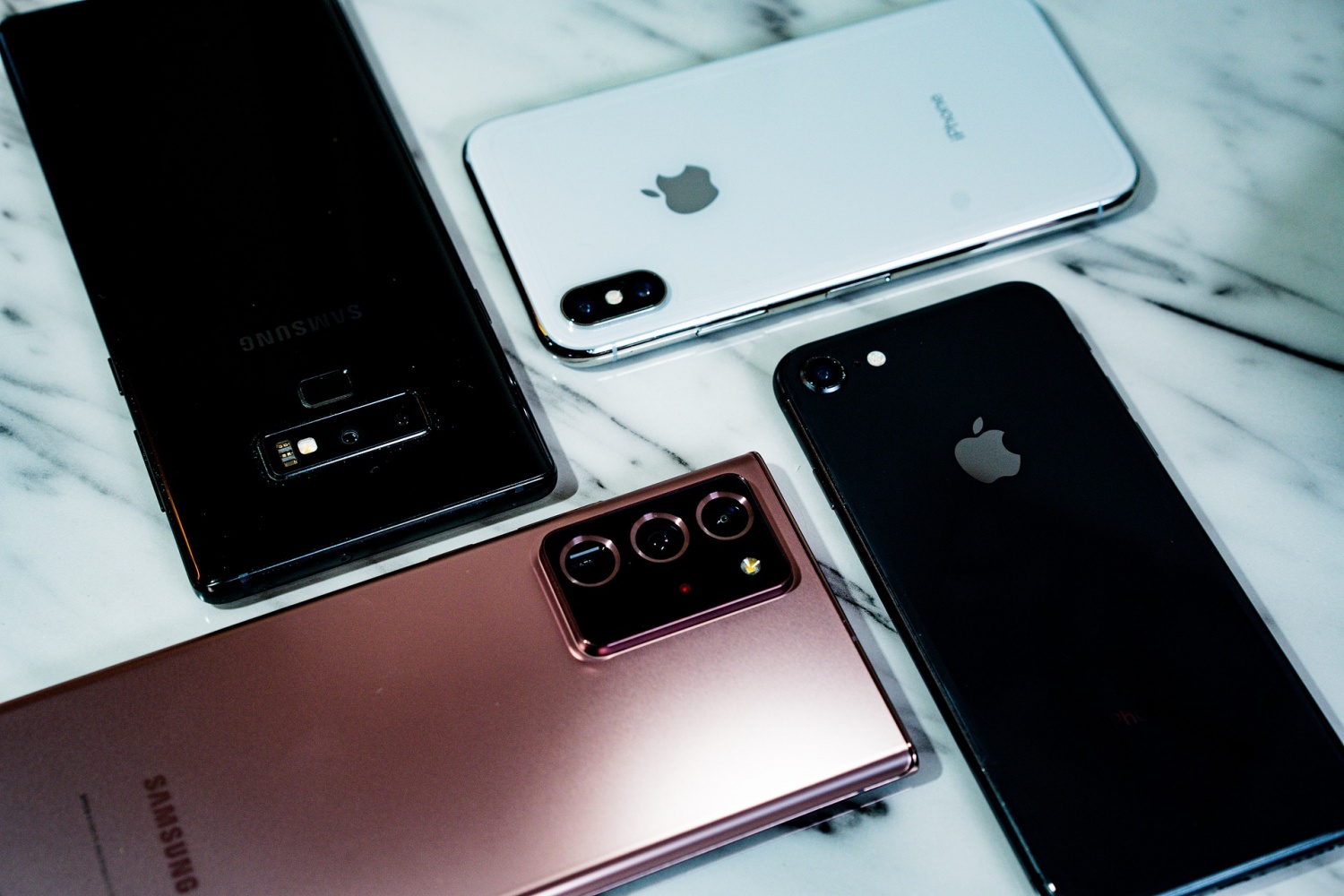 Samsung Galaxy S20 vs Apple iPhone 12
