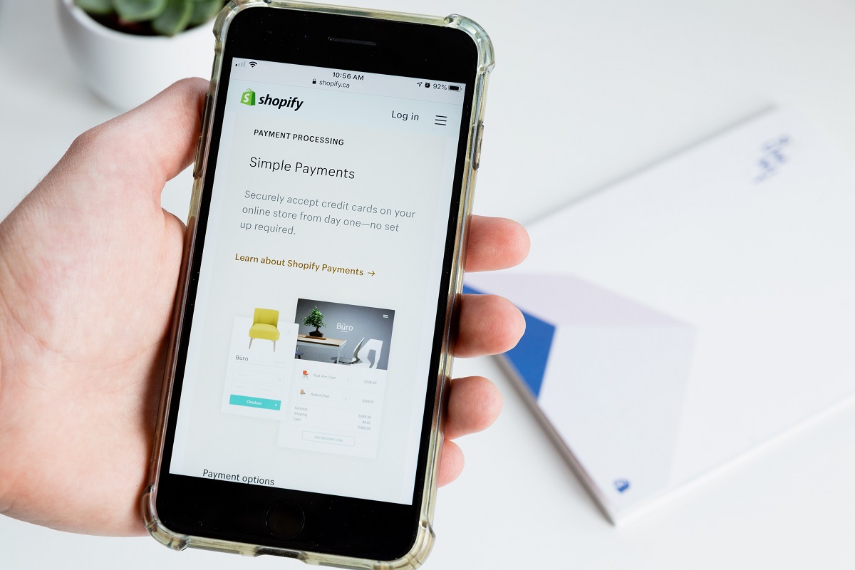 Nearly 26,000 of the 124,000 Shopify e-stores Are Linked to Fraud