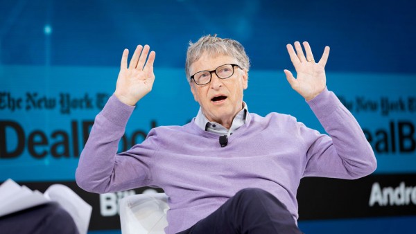 Bill Gates Utilise Le Téléphone Pliable Samsung Galaxy !  Pourquoi Pas Le Surface Duo De Microsoft ? 