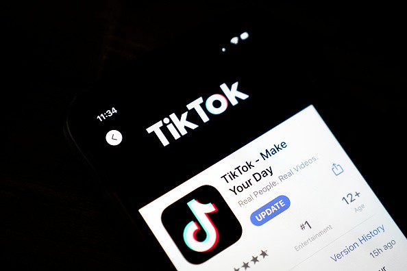 Rumors Claim TikTok's Viral 'Wee' Video Has a Creepy Message: What Does 'Me Voy A Matar' Mean? 