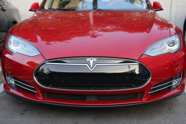 Tesla Stock fällt, da die Q4-Zahlen des Unternehmens die Erwartungen verfehlen