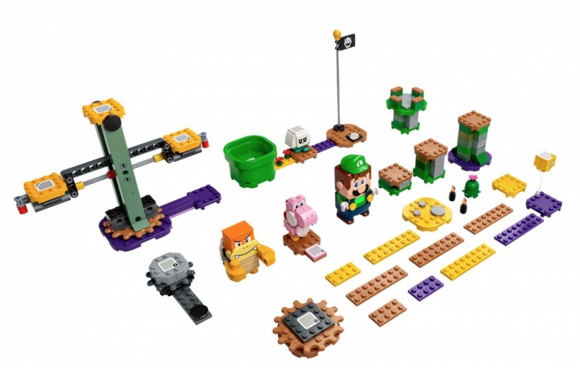 LEGO Luigi Starter Course Kit Inclusions