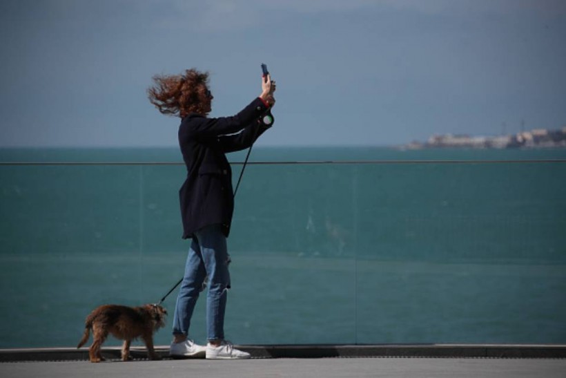 woman doing a selfie 