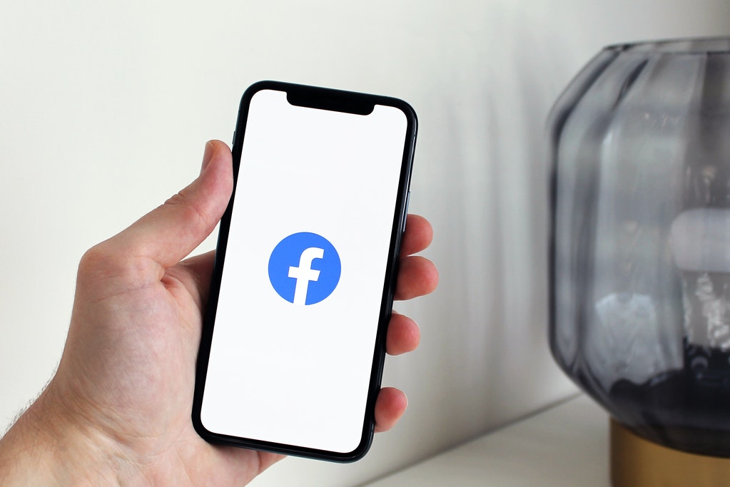 Facebook，谷歌因“未能”阻止诈骗广告而受到抨击——这次网络安全法案应该包括在线诈骗吗?