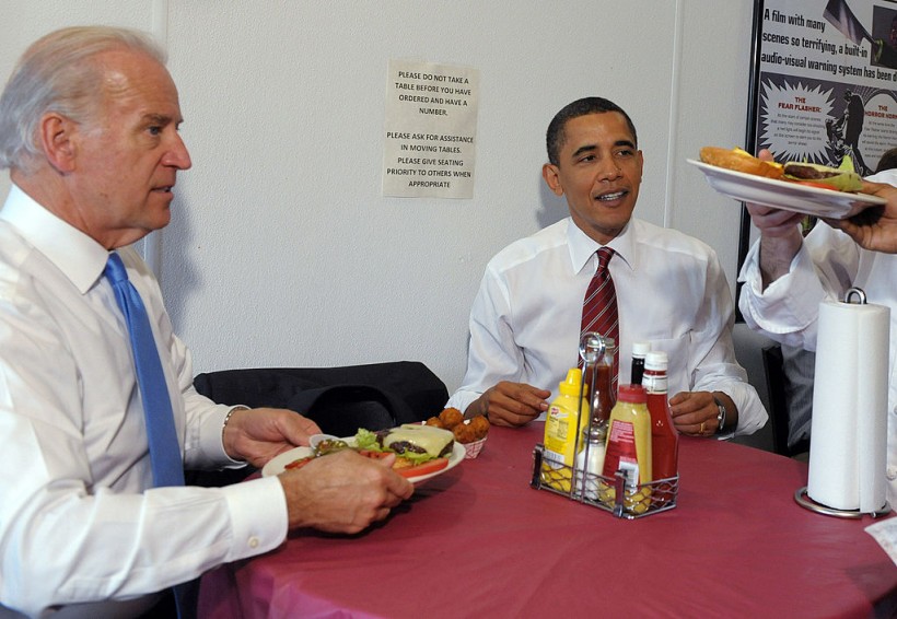Obama And Biden Eat Lunch At Burger Place In Arlington