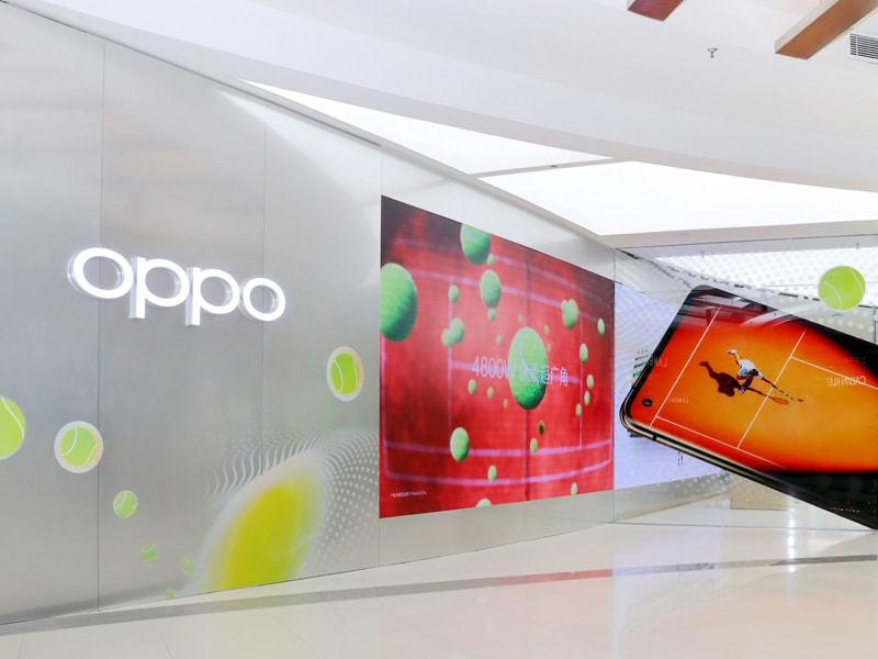 OPPO Plans to Challenge Foldable Phones Market With Moto Razr-Like Design
