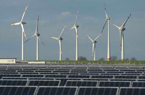 Renewable Energy Outperforms Fossil Fuels in Debt Financing for the First Time