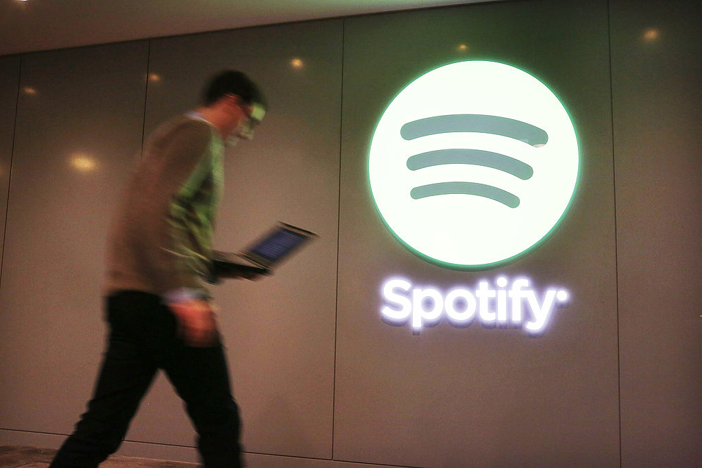 Spotify Is Now Letting Users Share Timestamped Podcasts, And More Social Features!