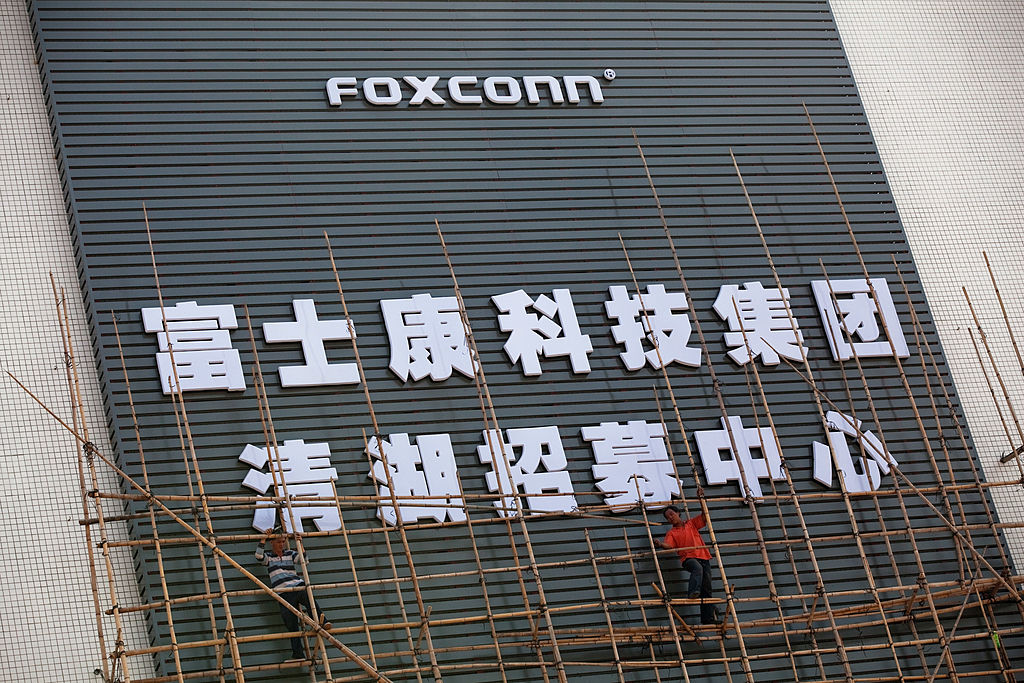 Foxconn Impose Hiring Freeze as Influx of New Workers Trigger a Quarantine Space Shortage