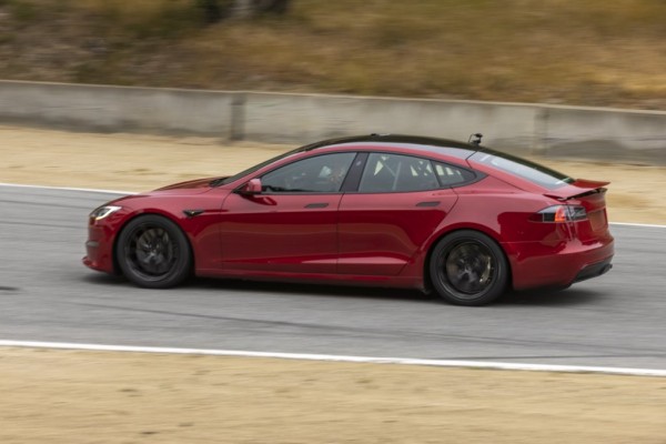 Tesla Model S Plaid Retractable Spoiler