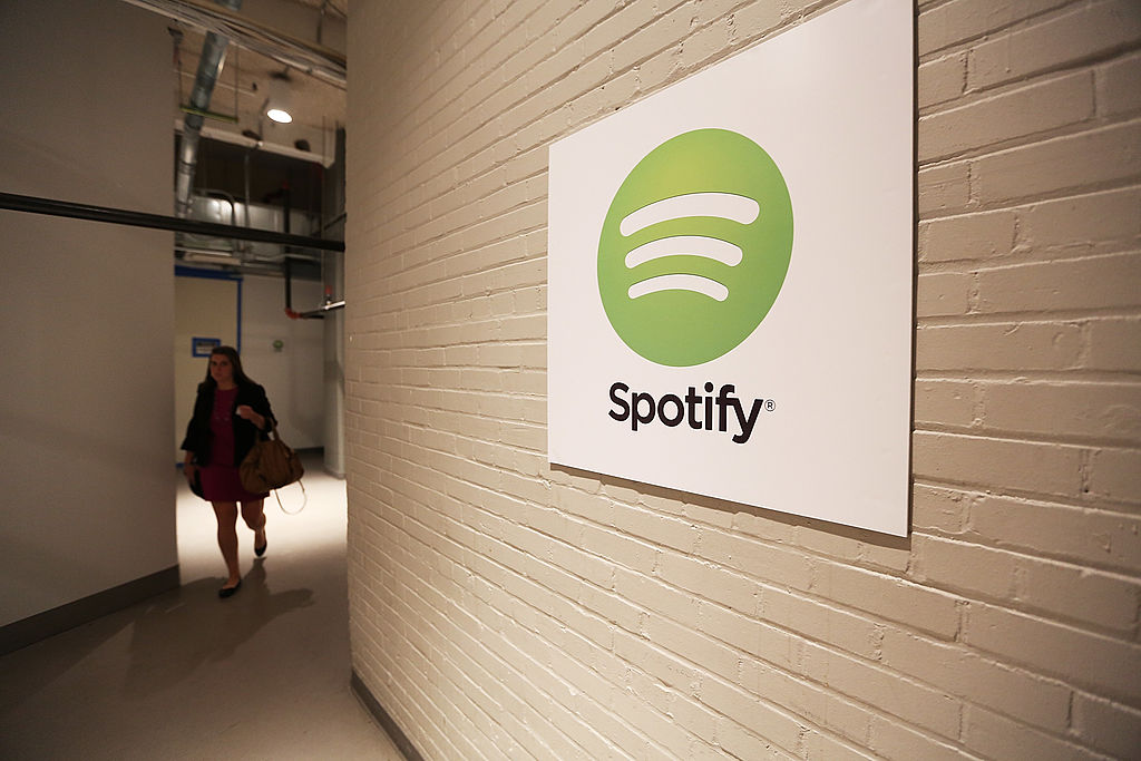Spotify Will Add An Auto-Transcribe Feature To Podcasts, And More Accessibility Features! 