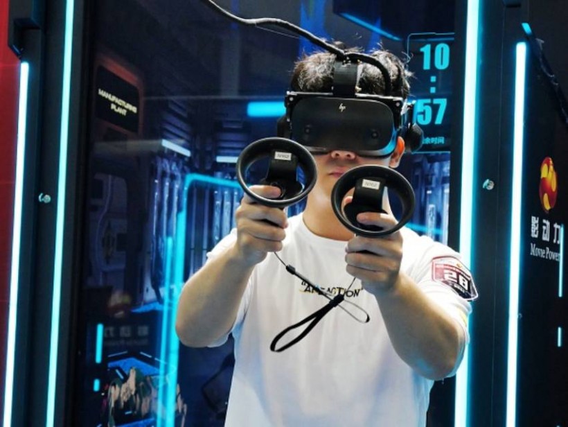 Virtual reality man 