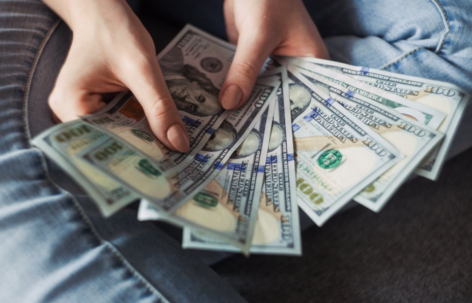 TikTok Financial Advice is the New Craze for Gen Z Viewers | #personalfinance at 4.2 Billion Views