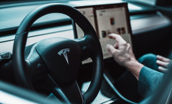 Tesla FSD Beta 10.3.1: Weekend Release Has Elon Musk Apologizing for Delay  After Issues from QA Fleet | Tech Times