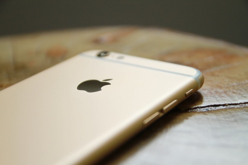 Apple Sued After Woman's Explicit Photos Were Leaked After She Went to iPhone Repair Shop