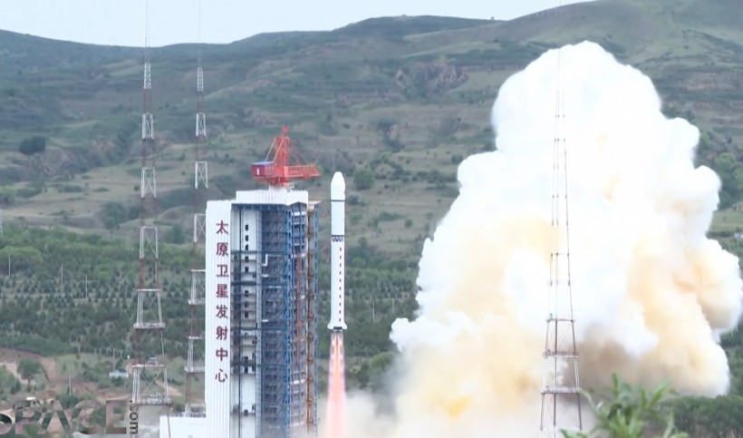 China Releases Batch of Satellites,Near-Earth Asteroids in Space Aboard Long March 2D Rocket