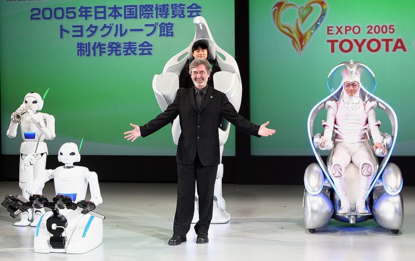 Toyota’s Robot Takes Selfies While Complex Cleaning Tasks — Notwithstanding Shiny Things