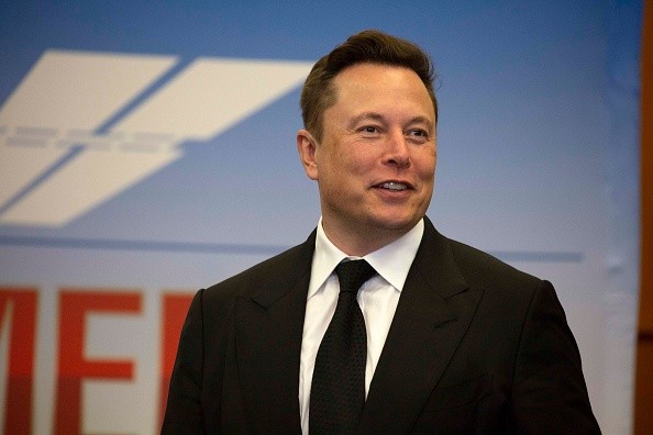 Tesla’s Elon Musk Lives in a Small $50K Prefabricated House 