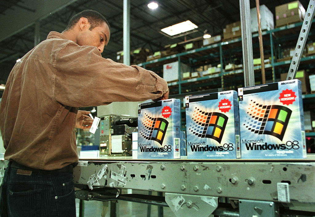 Windows 98 Simulator Runs Microsoft’s Nostalgic OS on Your Android Device