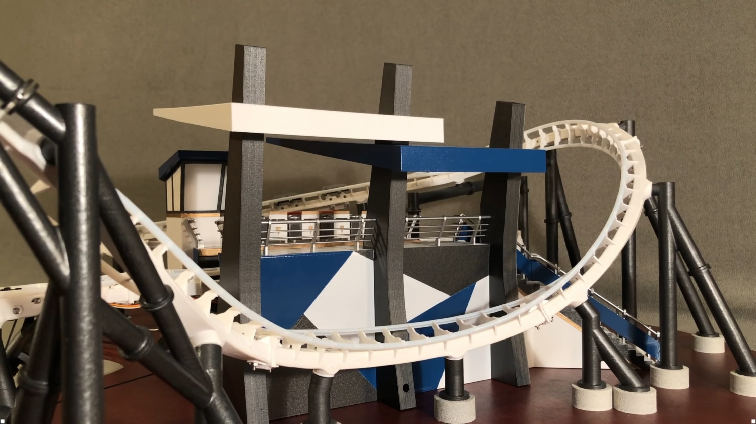 3D-Printed Roller Coaster: YouTuber Shares Model of Amusement Ride Which Took Over 900 Hours to Create                                                                                                  